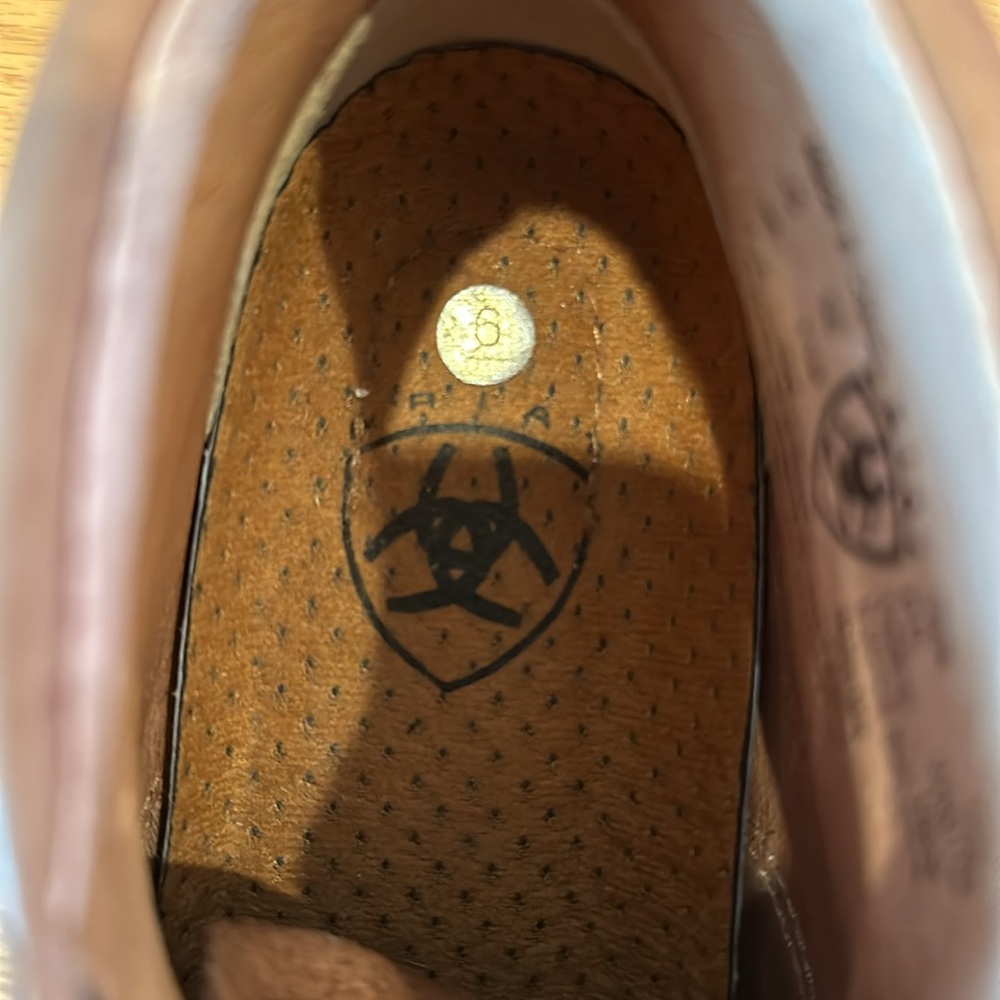 Ariat - Picture 7 of 8